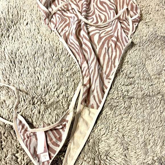 Victoria Secrets Bodysuit Vintage Y2K Tiger Stripe/strapy back/front transparent - Picture 3 of 4